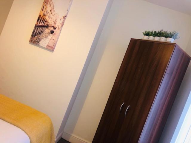 Budget Rooms @ Underwood Lane クルー エクステリア 写真